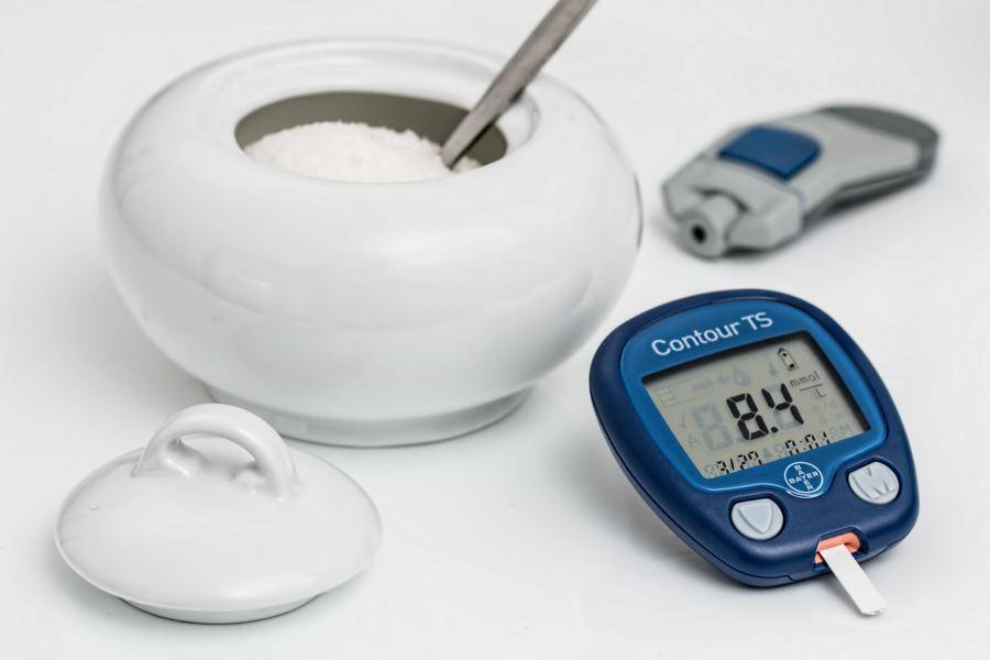 Ein zu hoher Zuckerkonsum versucht schwere Krankheiten wie Diabetes